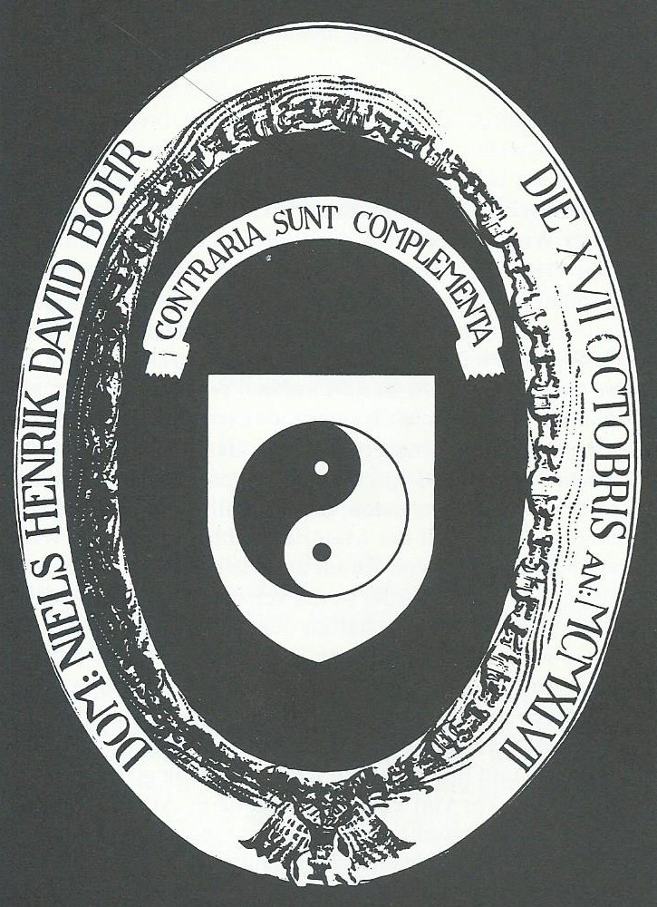 Bild des Familienwappens von Niels Bohr mit dem integrierten Yin-Yang-Symbol.